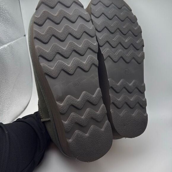 CUSHIONAIRE Cozy Womenβs Platform Ankle Boots SIZEβ9 WIDE OLIVE PREOWNED GREAT C - Picture 7 of 7